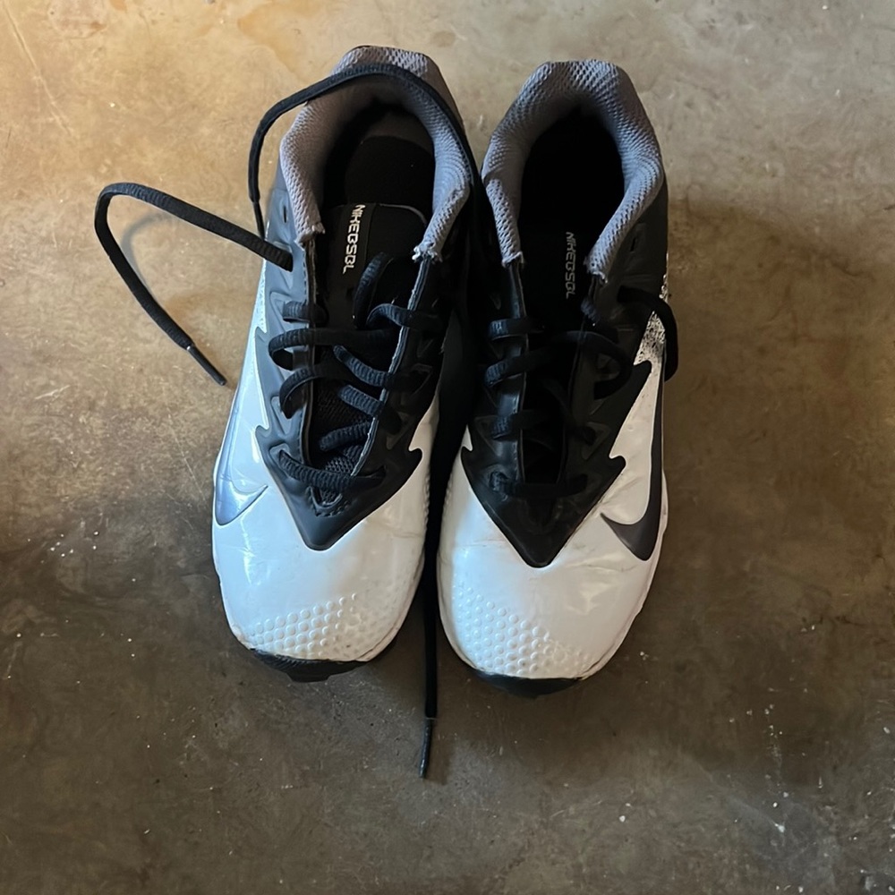 Kids Nike Vapor baseball Cleats size 1Y